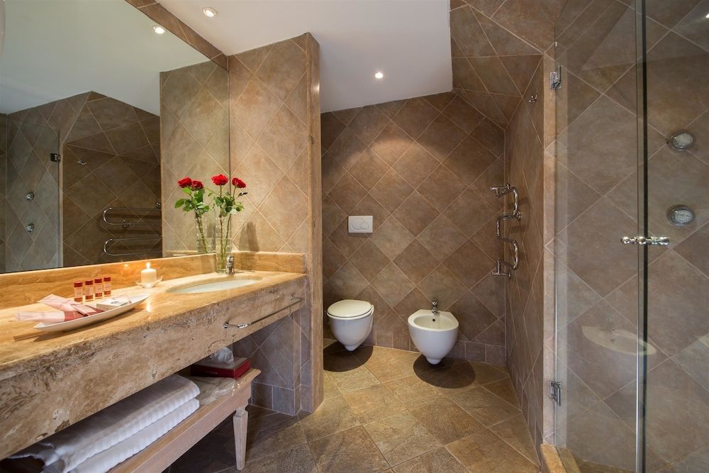 Best Western Park Hotel Suite, 1 King Bed with Sofa bed 4