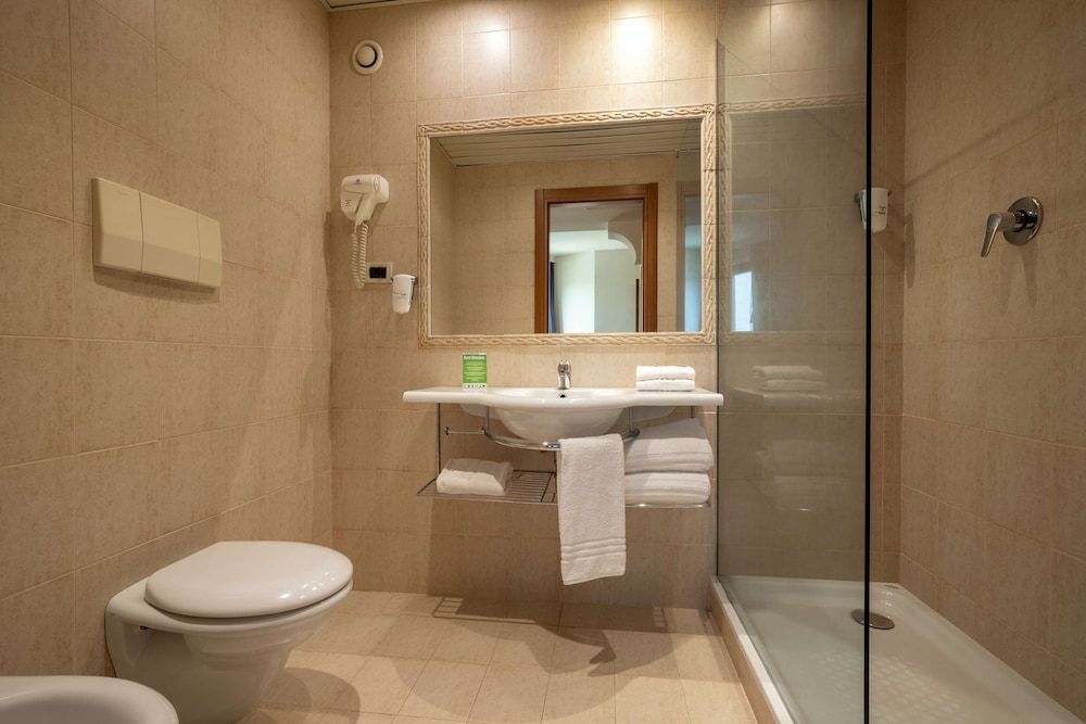 Best Western Park Hotel Executive Room, 1 Queen Bed, Pool View 8