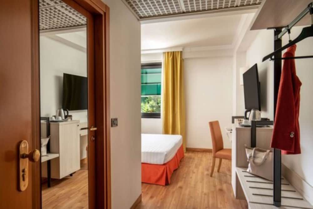 Best Western Park Hotel Executive Room, 1 Queen Bed, Pool View 9