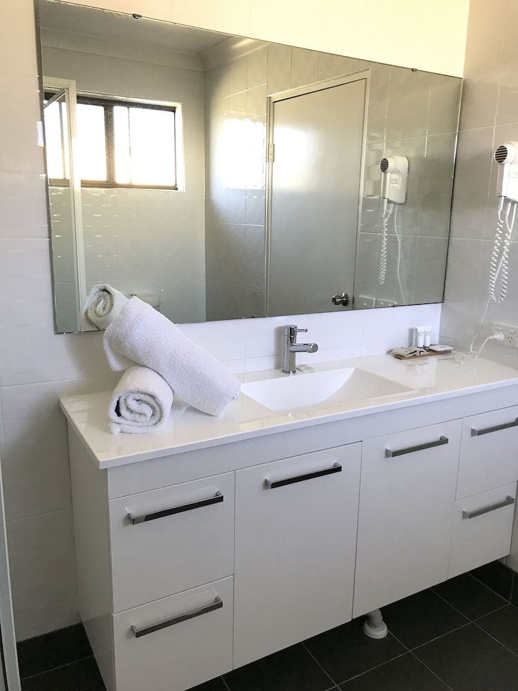 Sunseeker Motor Inn Executive Queen 6