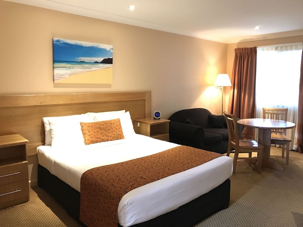 Sunseeker Motor Inn Executive Queen 3