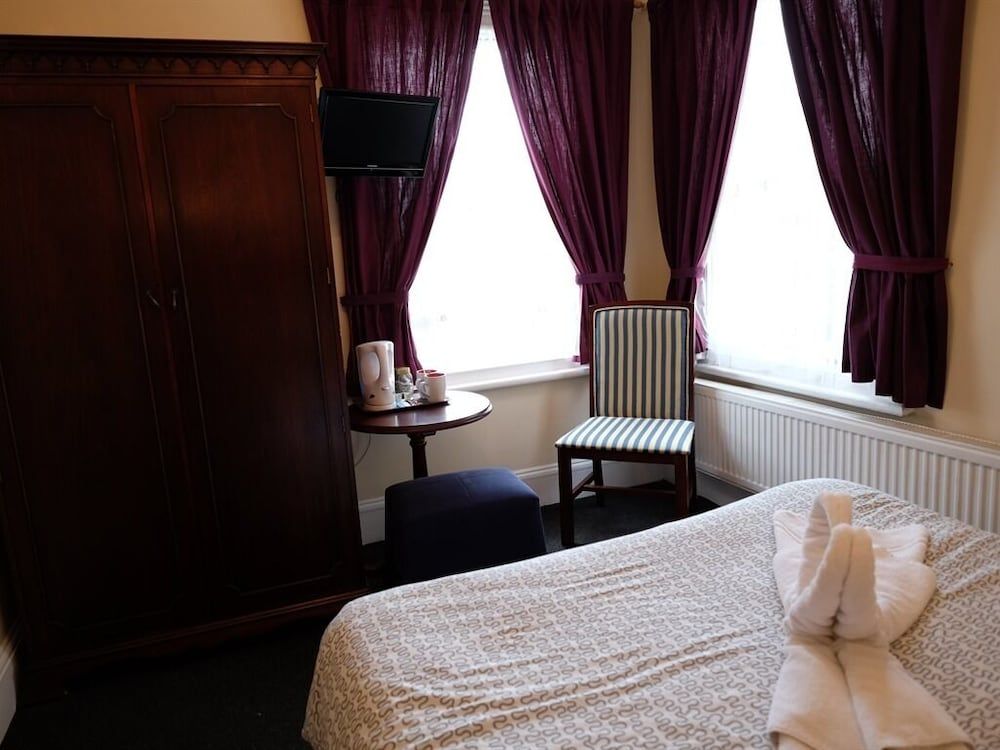 Charlotte Guest House Double Room, Shared Bathroom 8