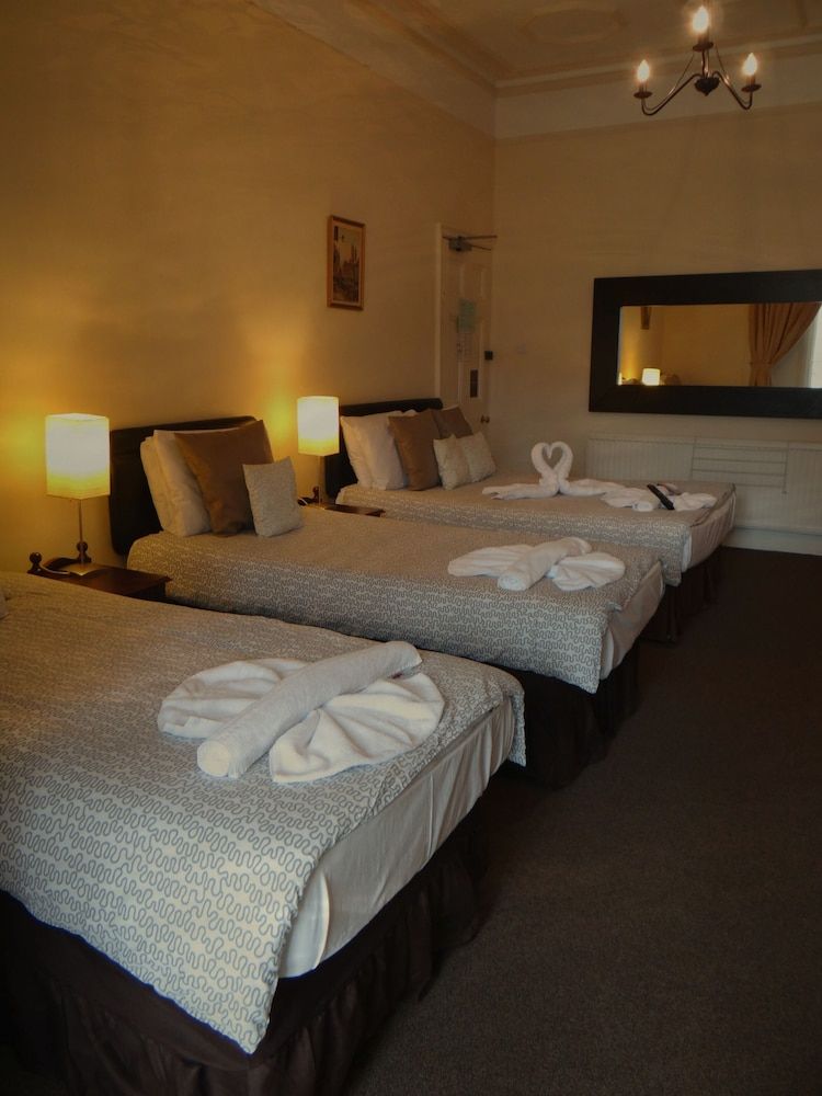 Quadruple Room, Ensuite (Double and Two Single Bed)