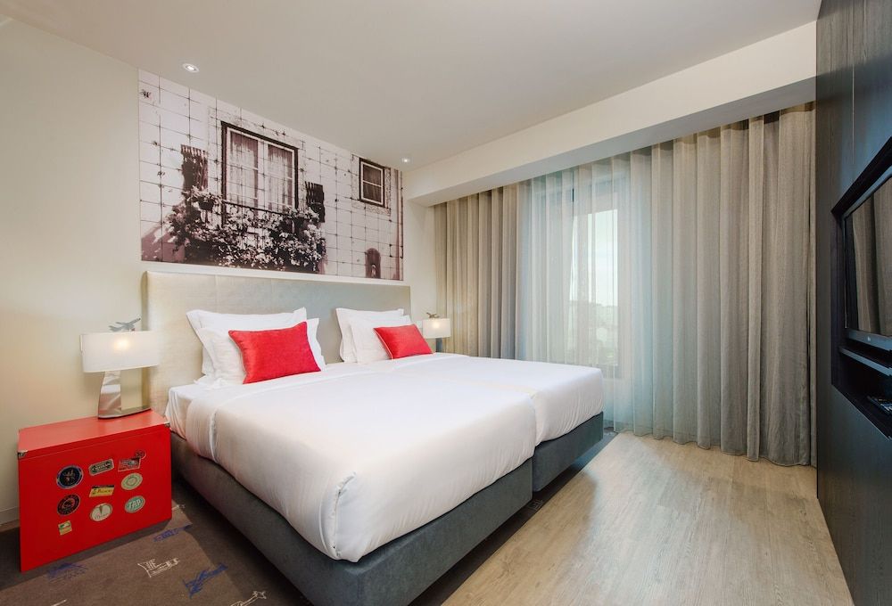 undefined Meliá Lisboa Aeroporto 7