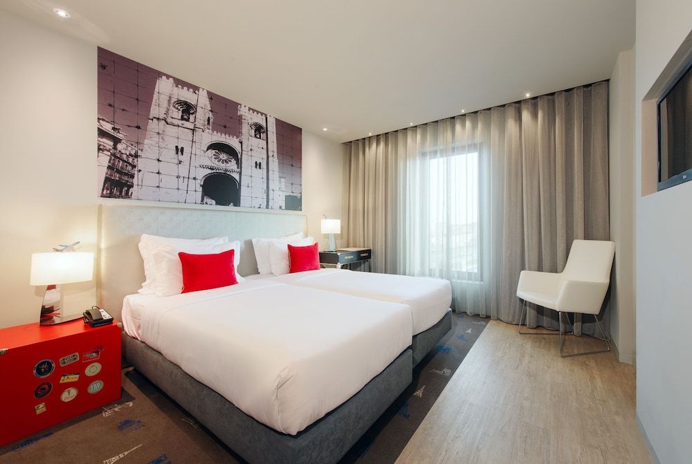 undefined Meliá Lisboa Aeroporto 8