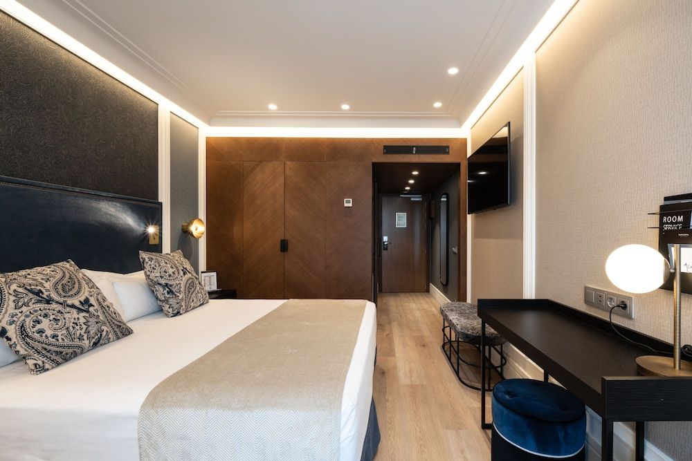 undefined Catalonia Plaza Cataluña 7