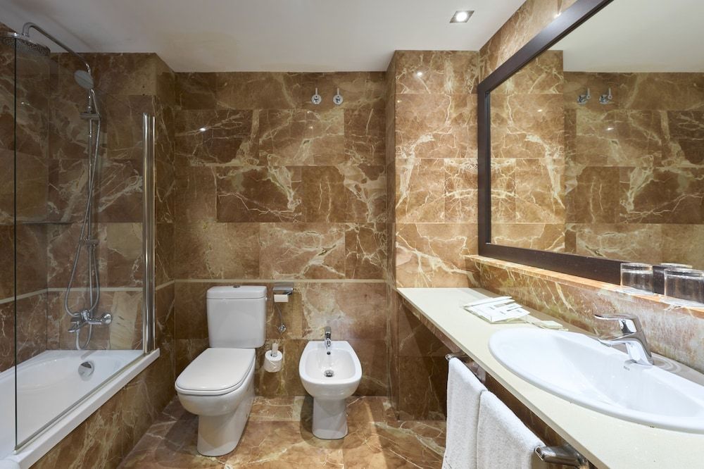 Catalonia Plaza Cataluña Double Room 6