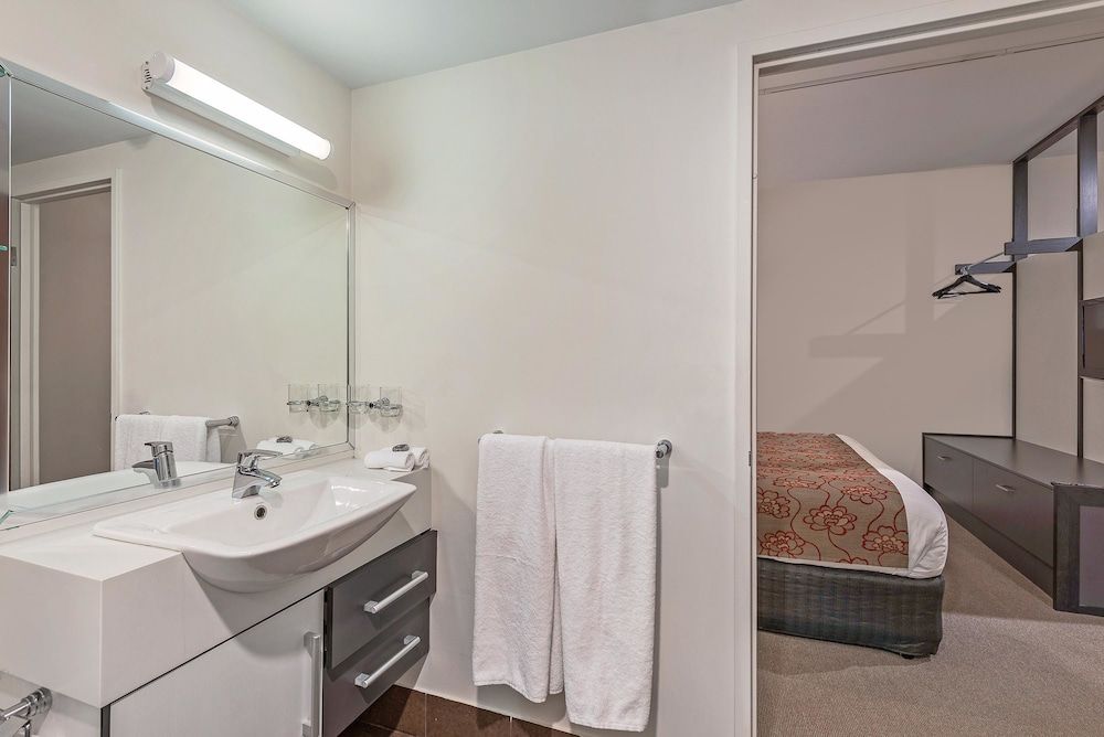 Mantra One Sandy Bay Road Executive Room, 1 Bedroom 3