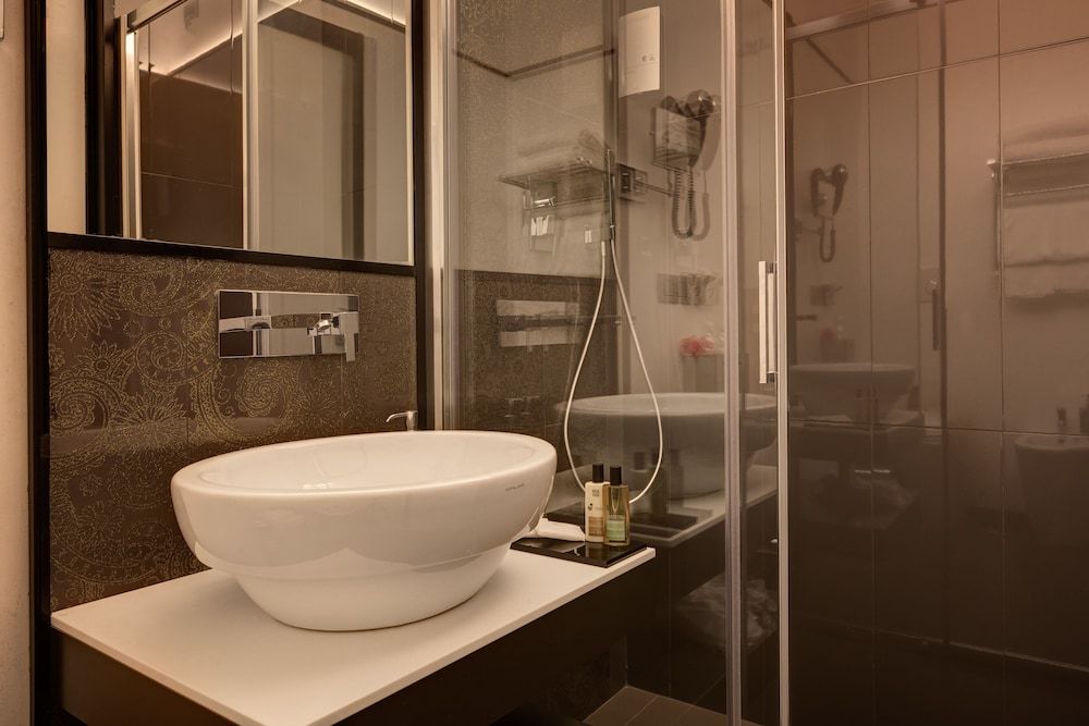 Dharma Luxury Hotel Standard Double Room 10