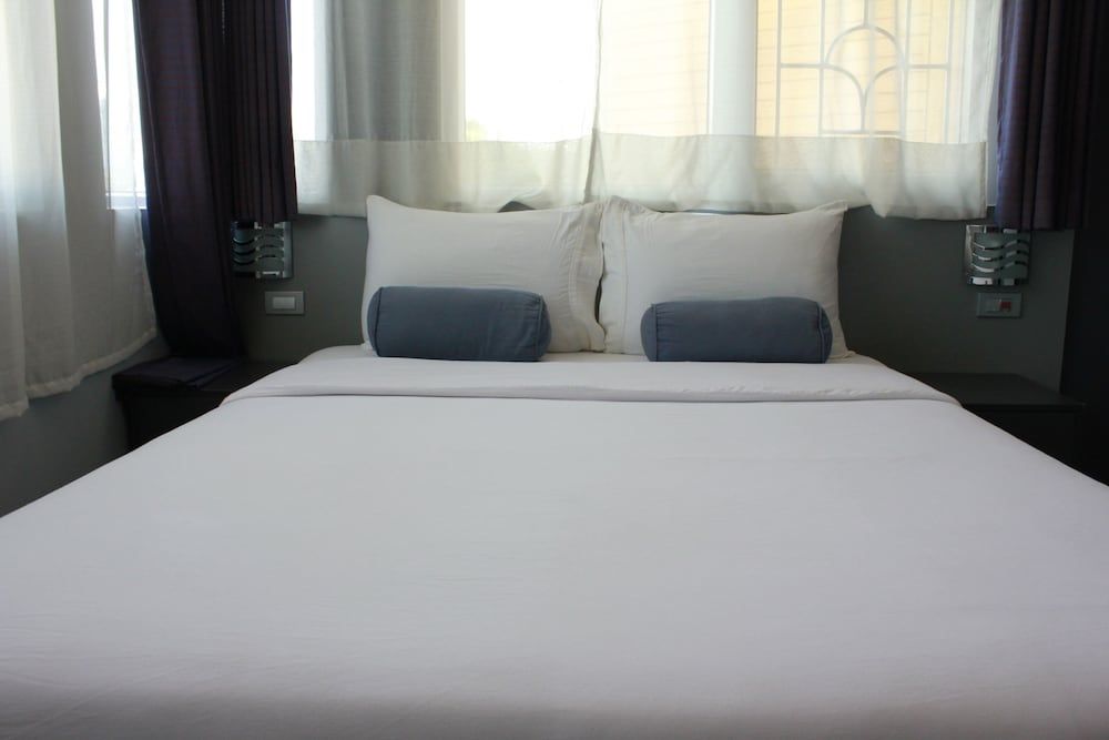 Leez Inn Malate Standard Room 4