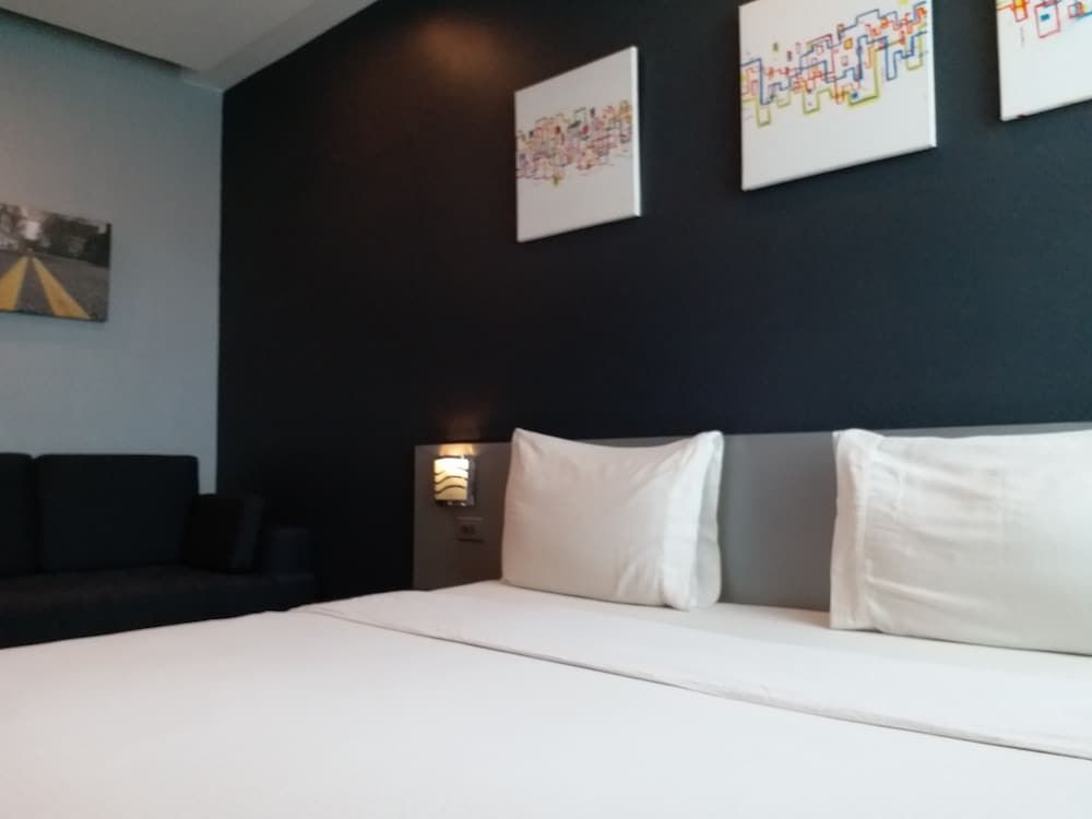 Economy Room