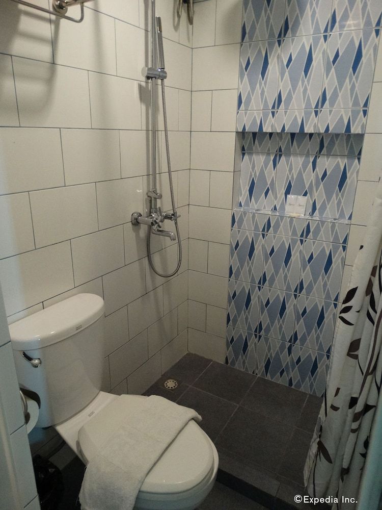 Leez Inn Malate Standard Room 6