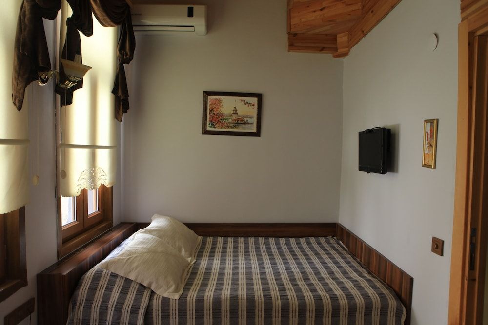 Tom Square Boutique Hotel Comfort Double Room 3