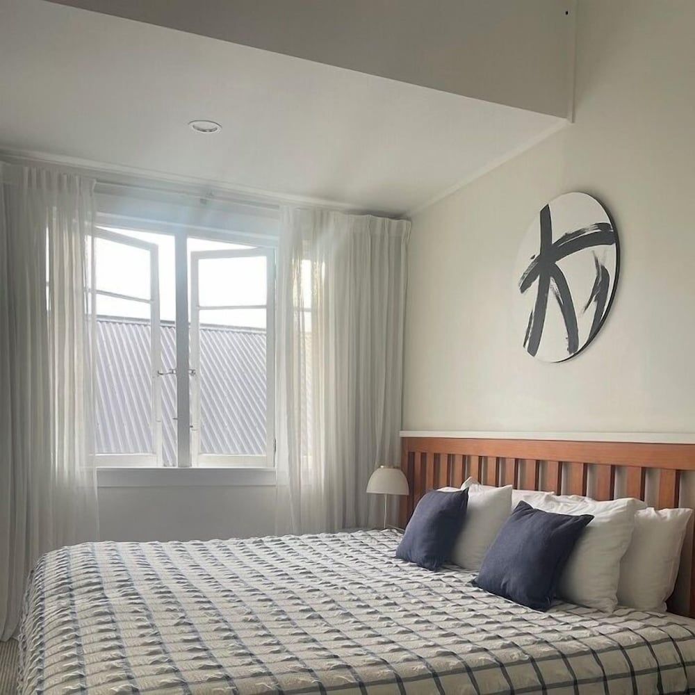 Bavaria Boutique Hotel Deluxe Room, 1 King Bed 5