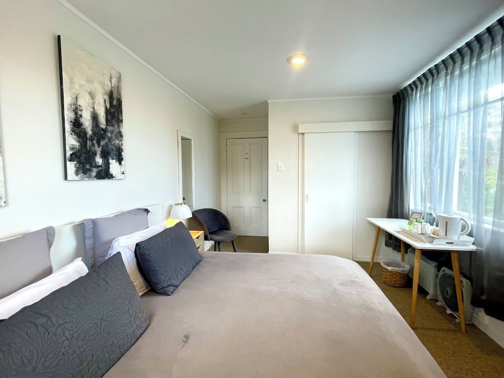 Bavaria Boutique Hotel Deluxe Room, 1 King Bed 11