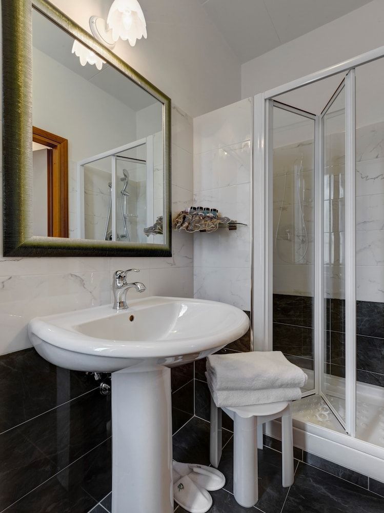 Hotel Residenza In Farnese Twin Room 3