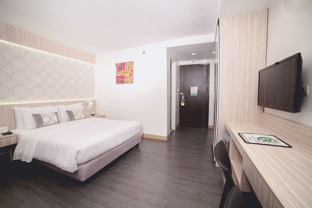 The Charter House Premier Room (Greenbelt Mall View) 2