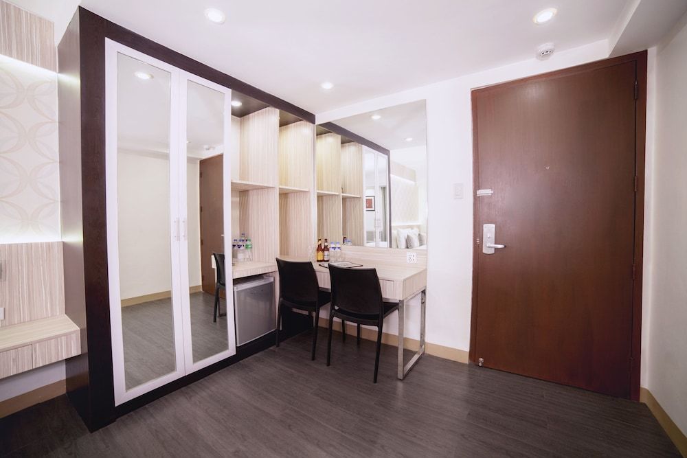 The Charter House Superior Room 12