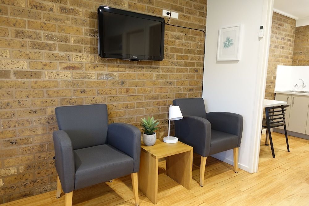 Beachfront Motel Standard Queen Room 4