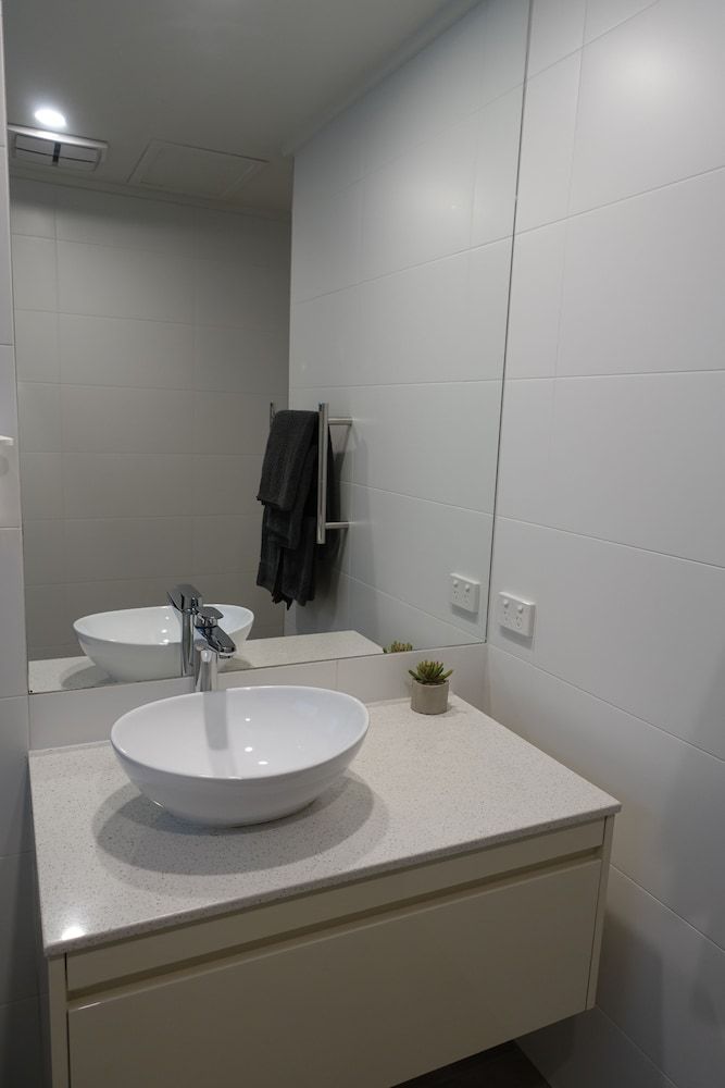 Beachfront Motel Standard Queen Room 5