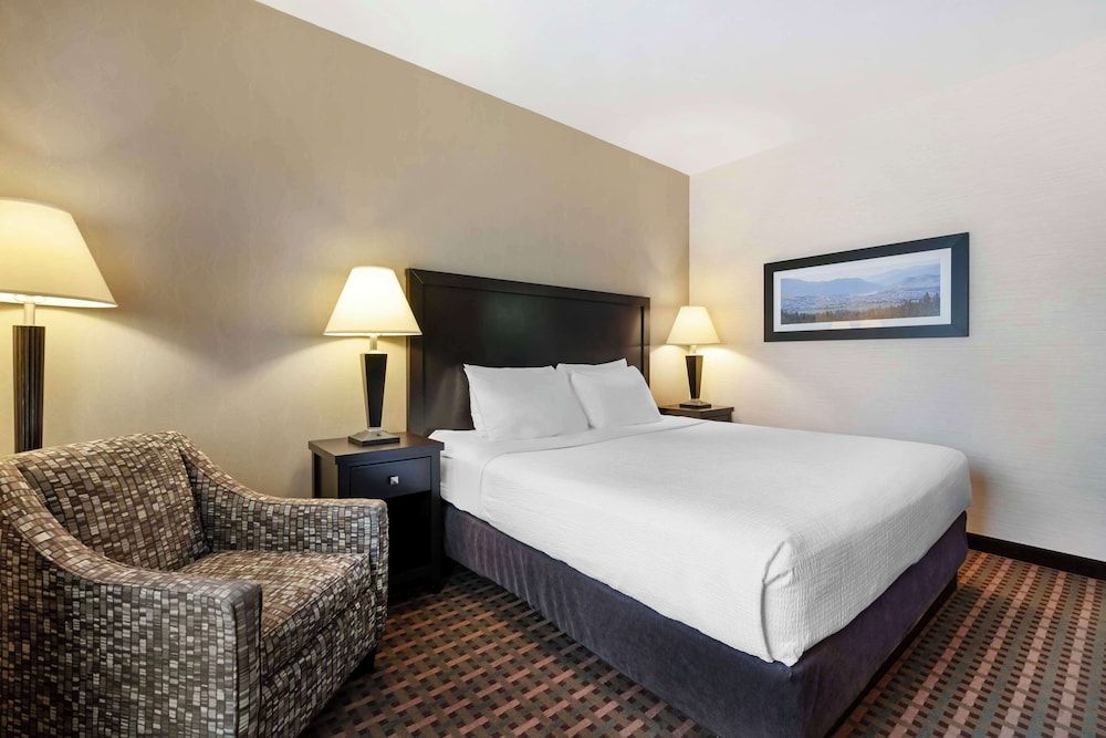Standard Room, 1 King Bed, Accessible, Bathtub