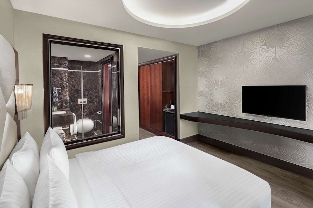 DoubleTree By Hilton Istanbul Gayrettepe Room, 1 Queen Bed