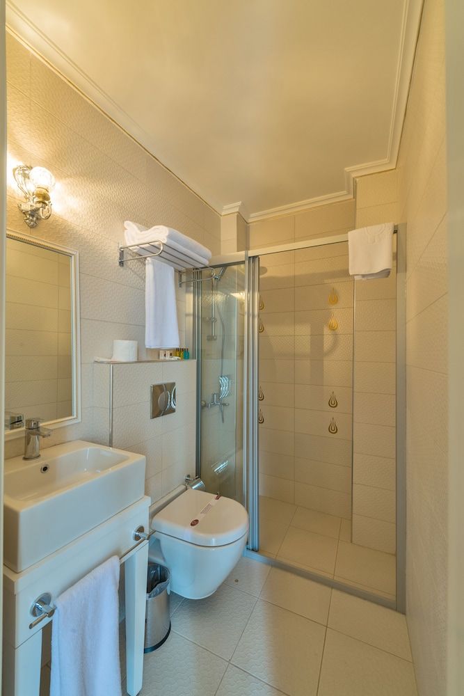 undefined Enderun Hotel 8