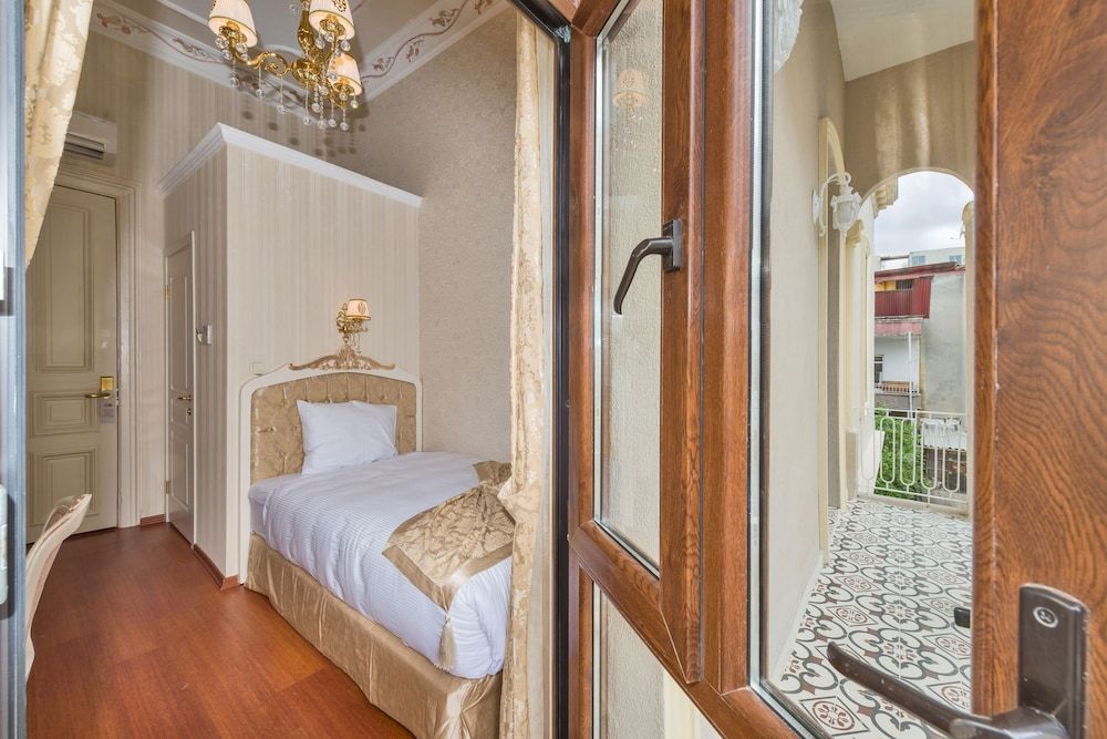 undefined Enderun Hotel 10