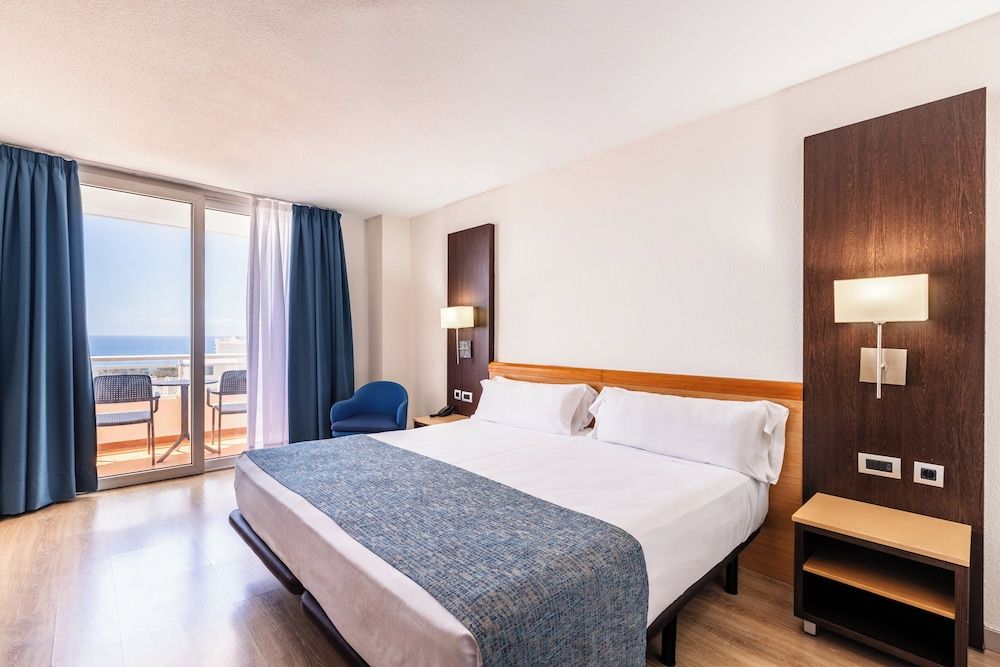 Catalonia Oro Negro Triple Room (3 adults)