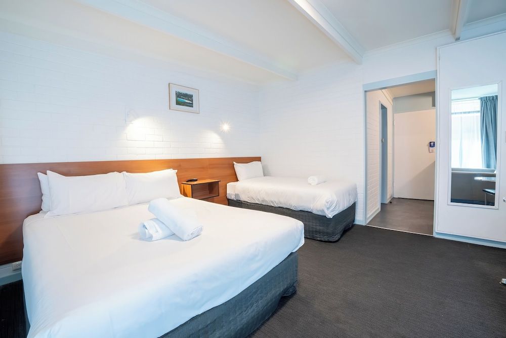 Bayside Hotel Poolside Queen and Single