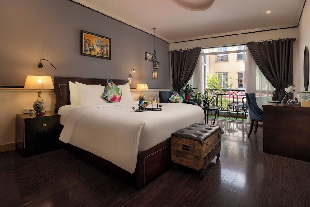 Hanoi Garden Hotel & Spa Suite with Balcony