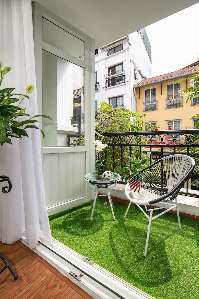 Hanoi Garden Hotel & Spa Suite with Balcony 3