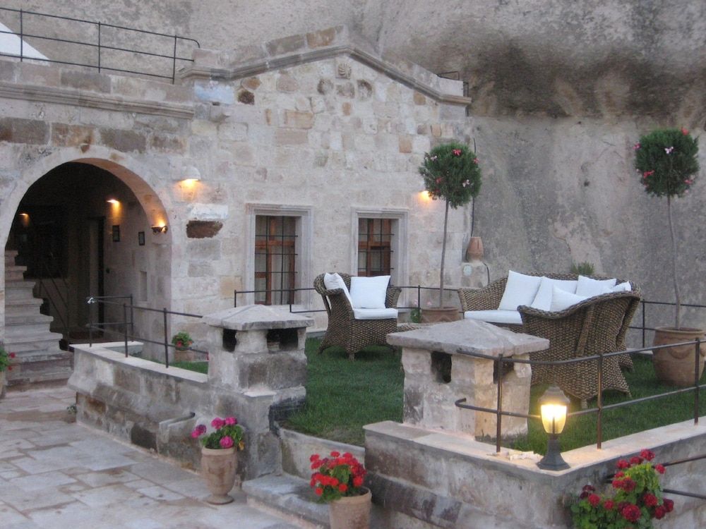 undefined Traveller's Cave Hotel 8