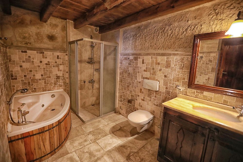 Traveller's Cave Hotel Single or Double Use 3