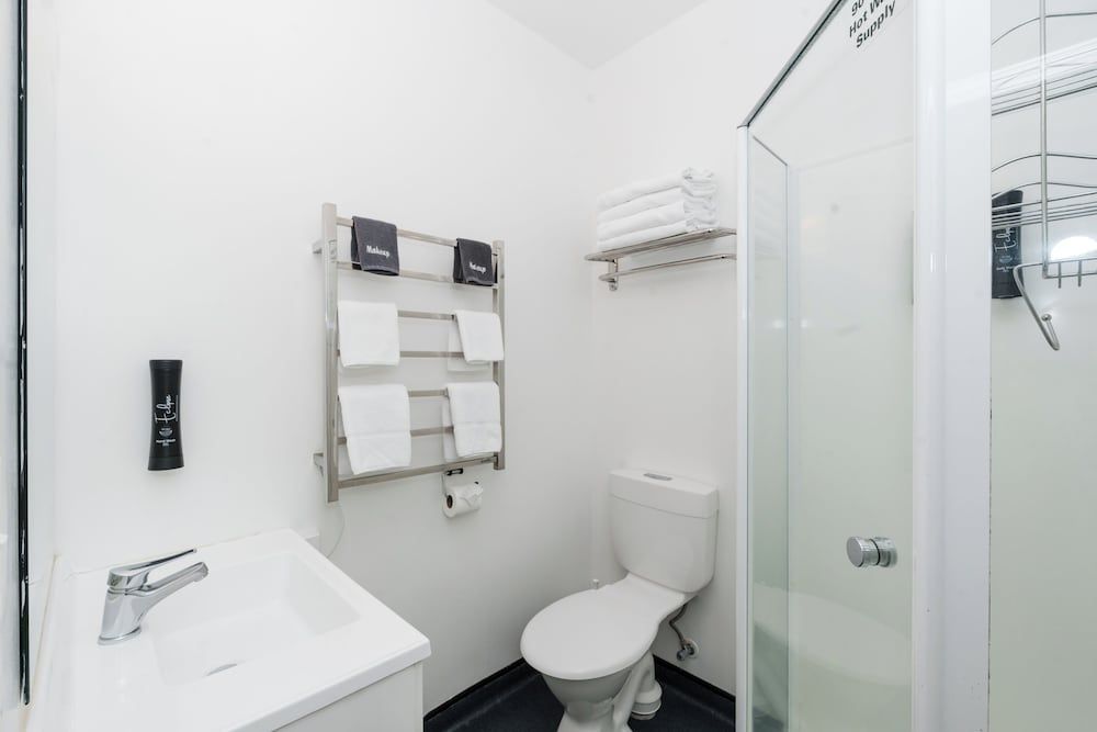 Gilmer Apartment Hotel King Apartment 9