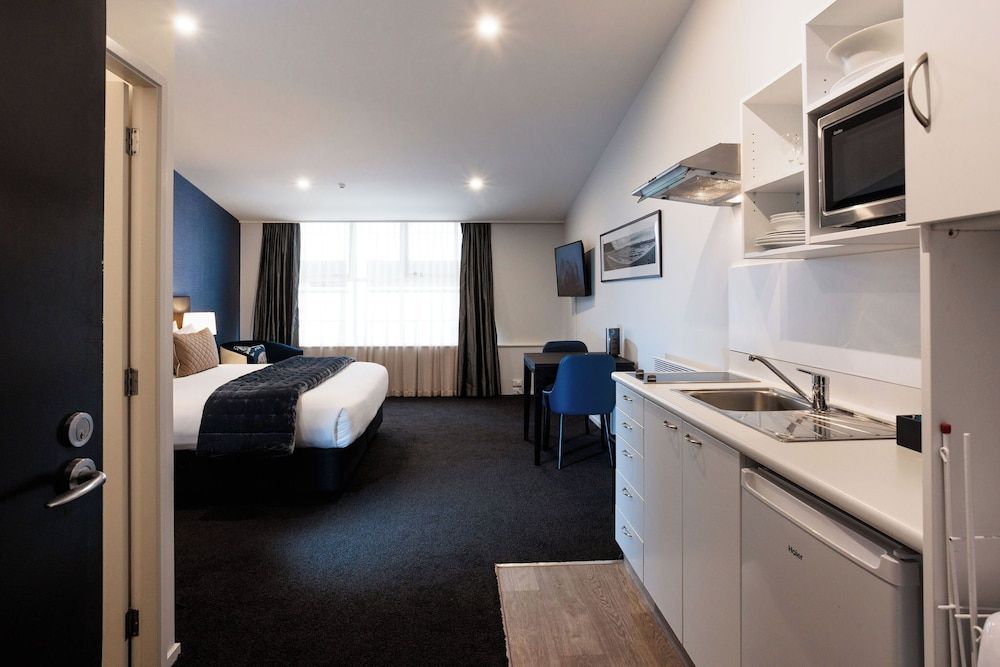 Gilmer Apartment Hotel King Apartment 2