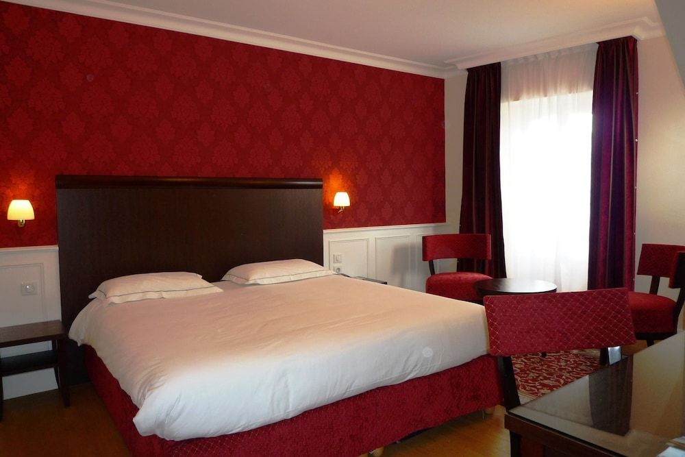 Suite, 1 King Bed, Non Smoking (Sofabed is a double bed;Larger Room)