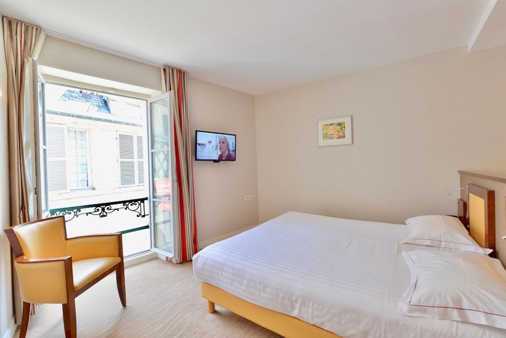 Best Western Plus Hotel D'Angleterre Comfort Room, 1 Queen Bed, Non Smoking (Larger Room) 4