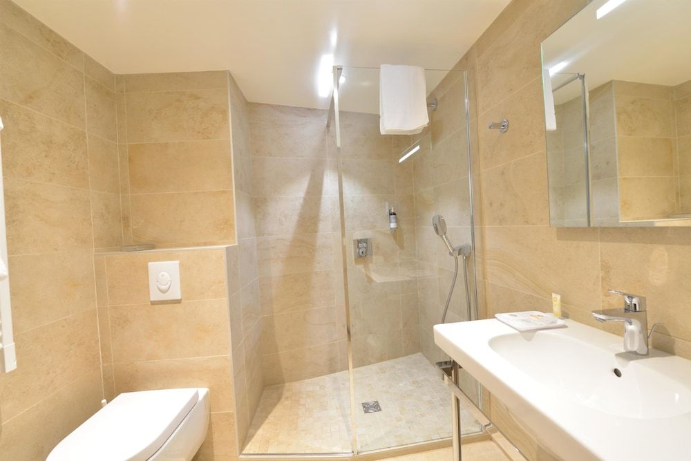 Best Western Plus Hotel D'Angleterre Comfort Room, 2 Twin Beds, Non Smoking (Larger Room) 5