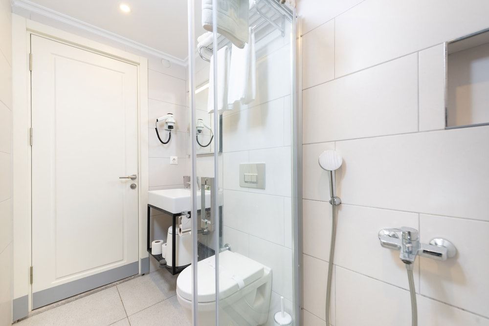 Mr. Bird Hotel Economy Double or Twin Room 11