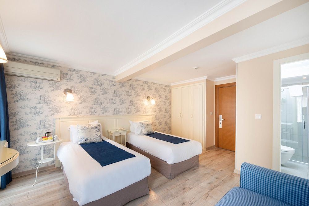 undefined Mr. Bird Hotel 5