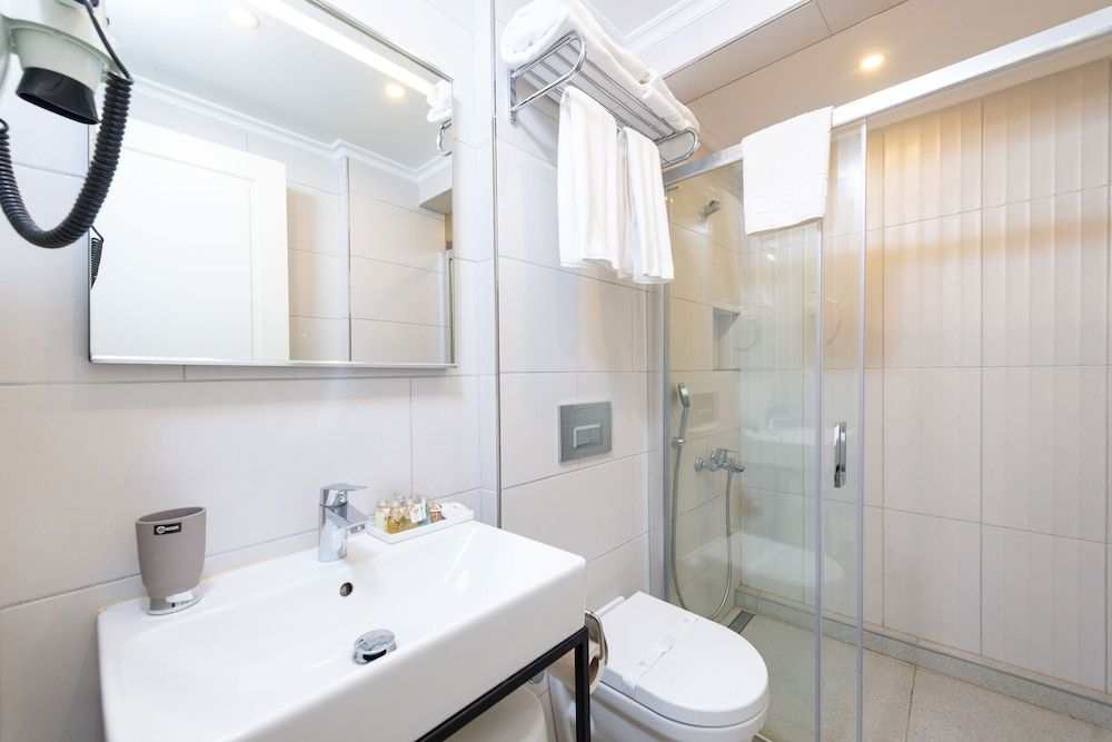 Mr. Bird Hotel Economy Double or Twin Room 12