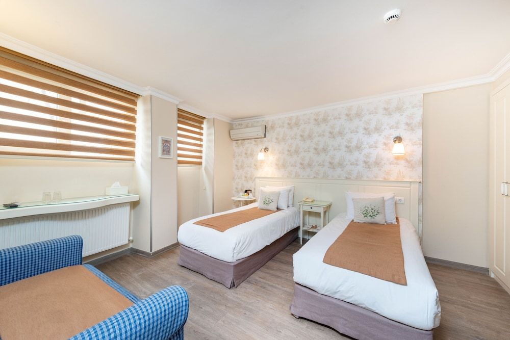 undefined Mr. Bird Hotel 9