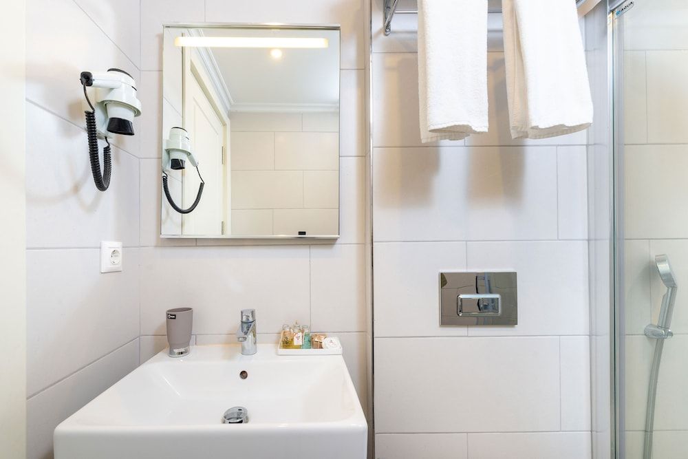 Mr. Bird Hotel Economy Double or Twin Room 10