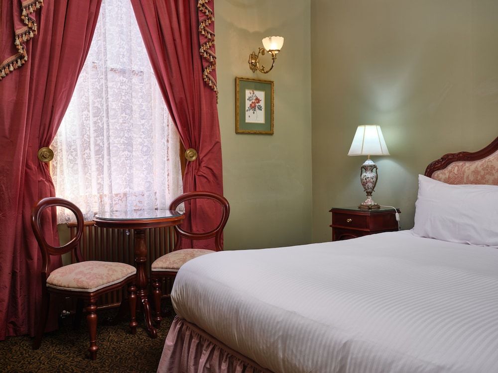 Craig's Royal Hotel Classic Room, 1 Queen Bed 7