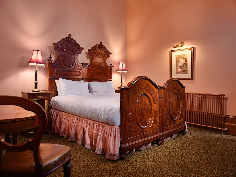 Craig's Royal Hotel Classic Room 4