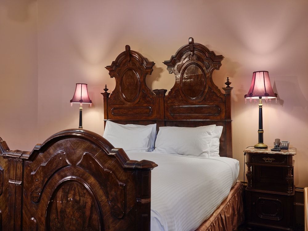 Craig's Royal Hotel Classic Room 2