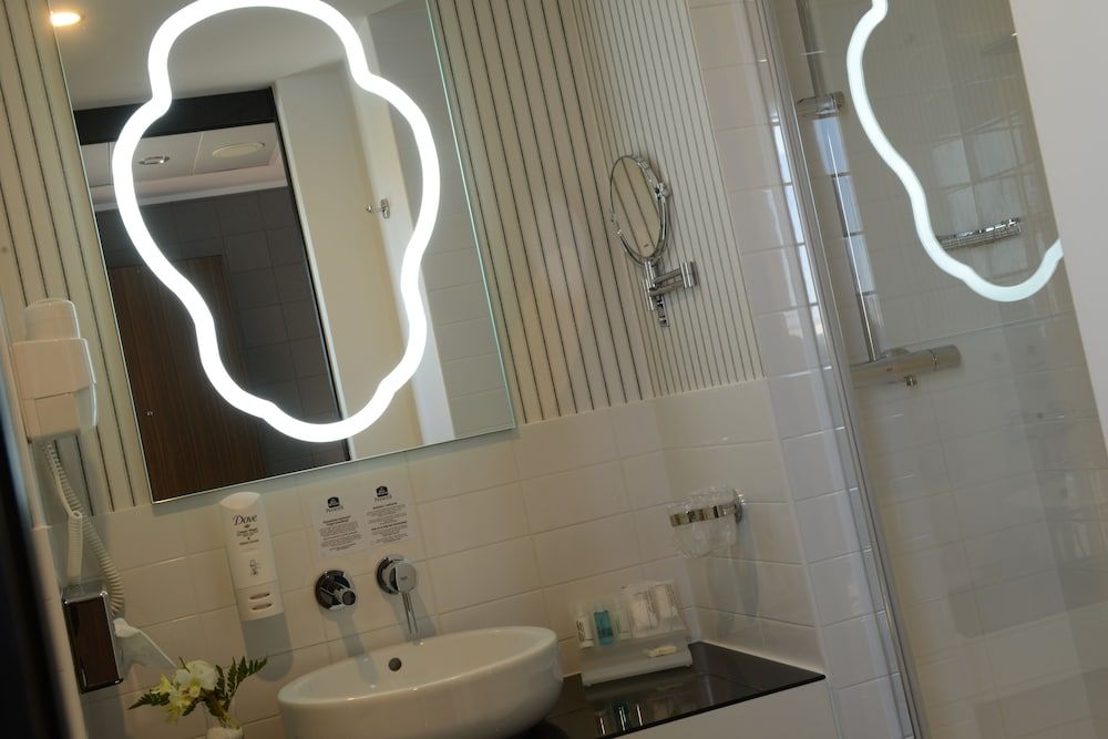 Best Western Premier CHC Airport Family Room, 1 Queen Bed, Non Smoking (Bunk beds) 7