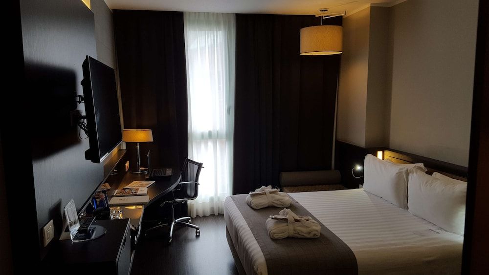 Best Western Premier CHC Airport Standard Room, Multiple Beds, Non Smoking 2