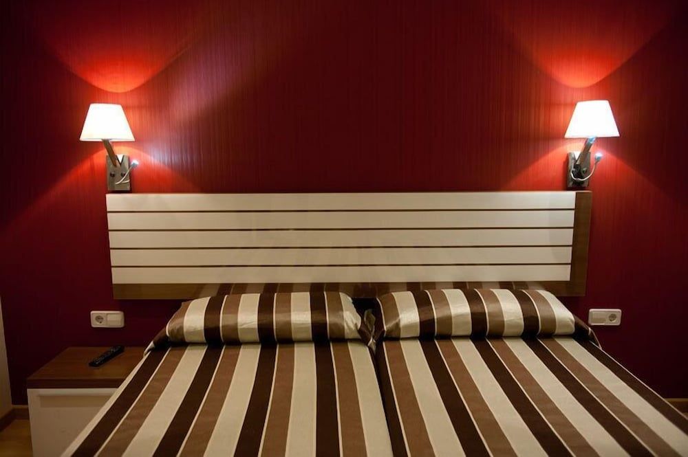 undefined Hostal Bcn 46 6